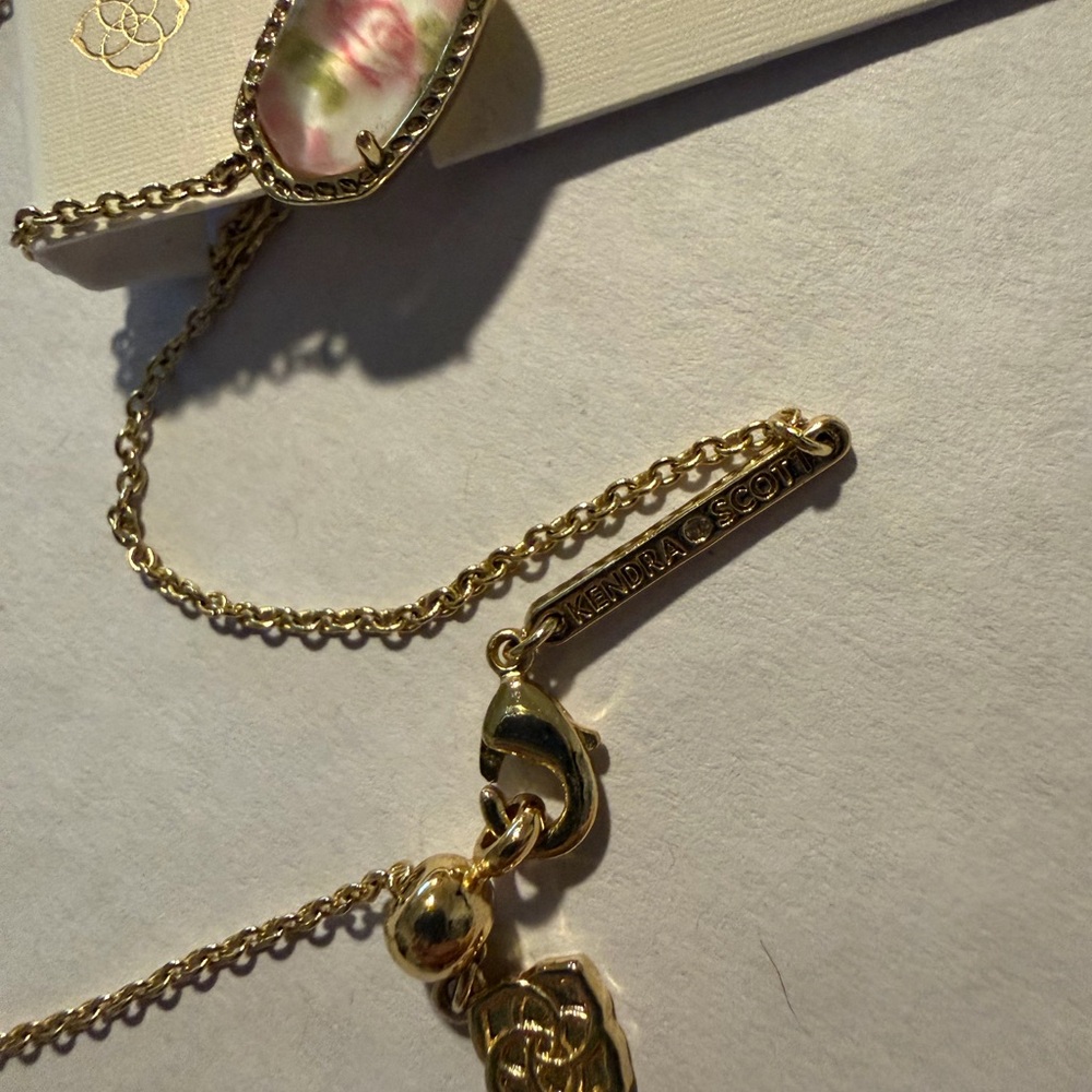 Kendra Scott x Loveshackfancy Gold necklace  with Iridescent Pink Stone flowers - Picture 2 of 3